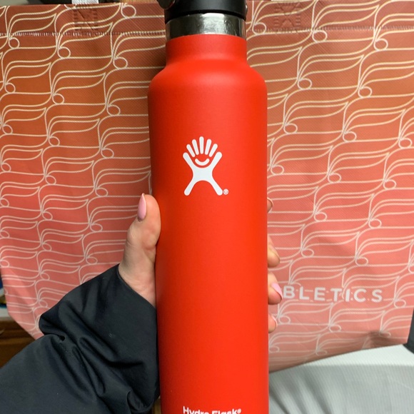 red 24 oz hydro flask